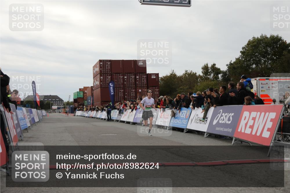 03.10.2025 - Köhlbrandbrückenlauf Yannick Fuchs http://msf.ph/oto/8982624 03.10.2025 15:48:53 Ziel 7009, 8871 meine-sportfotos.de