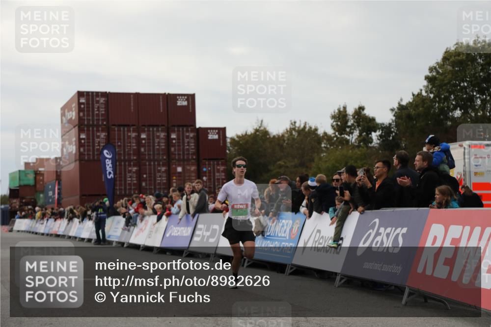 03.10.2025 - Köhlbrandbrückenlauf Yannick Fuchs http://msf.ph/oto/8982626 03.10.2025 15:48:53 Ziel 7009, 8871 meine-sportfotos.de