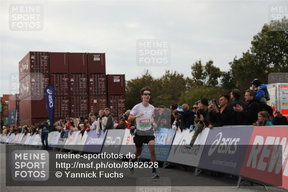 03.10.2025 - Köhlbrandbrückenlauf Yannick Fuchs http://msf.ph/oto/8982628 03.10.2025 15:48:53 Ziel 7009, 8871 meine-sportfotos.de