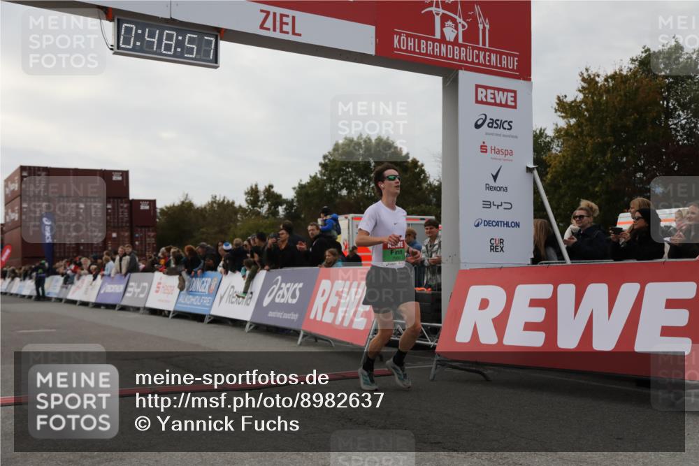 03.10.2025 - Köhlbrandbrückenlauf Yannick Fuchs http://msf.ph/oto/8982637 03.10.2025 15:48:55 Ziel 7009 meine-sportfotos.de