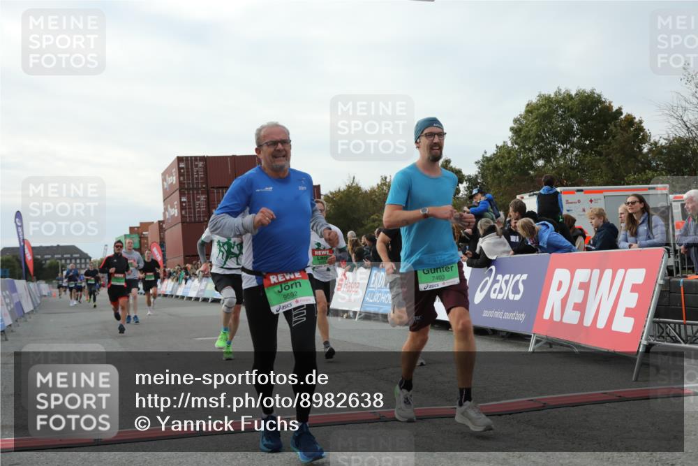 03.10.2025 - Köhlbrandbrückenlauf Yannick Fuchs http://msf.ph/oto/8982638 03.10.2025 16:05:18 Ziel 7207, 7403, 7422, 7473, 7643, 8099, 9421, 9422, 9475, 9592, 9627, 9690 meine-sportfotos.de