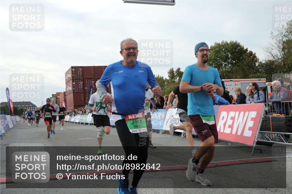 03.10.2025 - Köhlbrandbrückenlauf Yannick Fuchs http://msf.ph/oto/8982642 03.10.2025 16:05:19 Ziel 7207, 7403, 7422, 7473, 7643, 8099, 9421, 9422, 9475, 9592, 9627 meine-sportfotos.de
