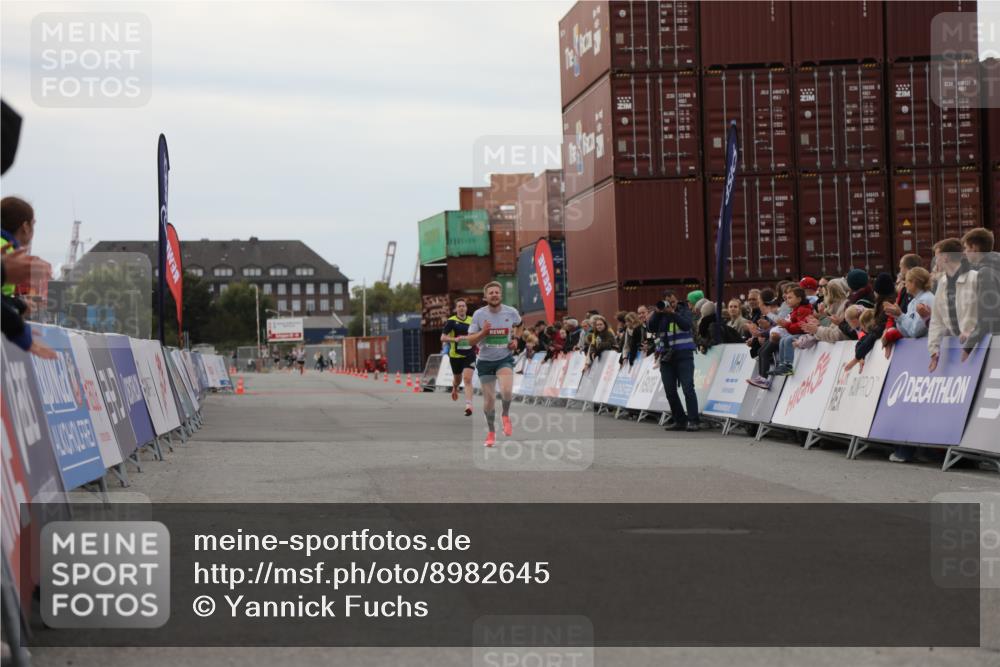 03.10.2025 - Köhlbrandbrückenlauf Yannick Fuchs http://msf.ph/oto/8982645 03.10.2025 15:49:02 Ziel 7011, 9662 meine-sportfotos.de