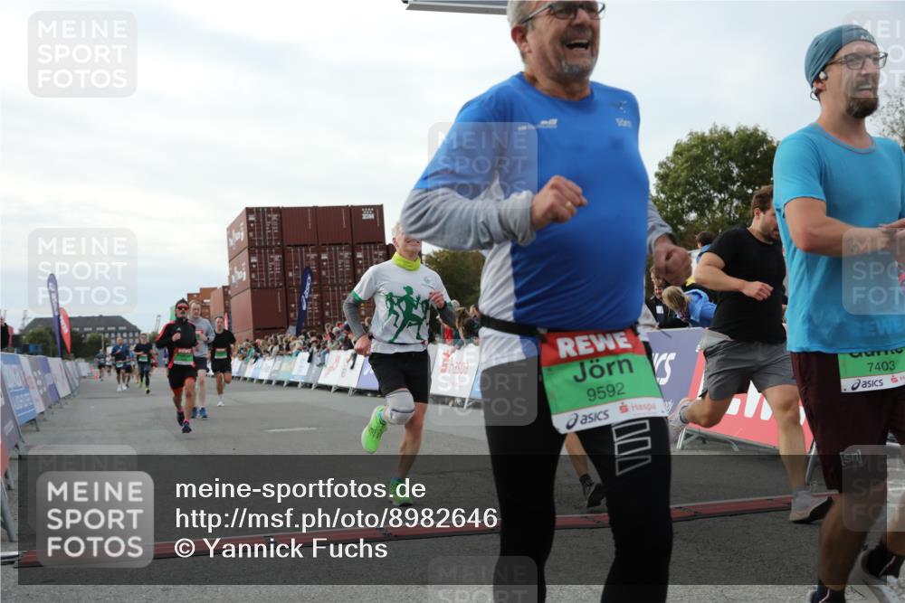 03.10.2025 - Köhlbrandbrückenlauf Yannick Fuchs http://msf.ph/oto/8982646 03.10.2025 16:05:19 Ziel 7207, 7403, 7422, 7473, 7643, 8099, 9421, 9422, 9475, 9592, 9627 meine-sportfotos.de