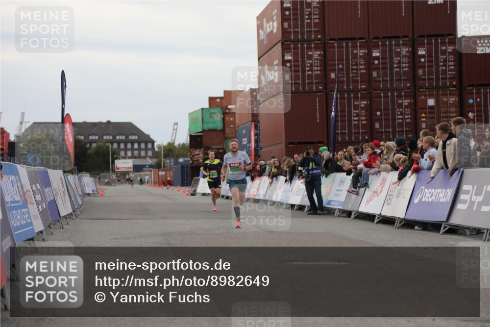 03.10.2025 - Köhlbrandbrückenlauf Yannick Fuchs http://msf.ph/oto/8982649 03.10.2025 15:49:02 Ziel 7011, 9662 meine-sportfotos.de