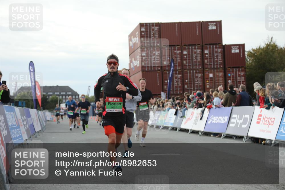 03.10.2025 - Köhlbrandbrückenlauf Yannick Fuchs http://msf.ph/oto/8982653 03.10.2025 16:05:20 Ziel 7207, 7403, 7422, 7473, 7643, 8099, 9127, 9421, 9422, 9475, 9592, 9627 meine-sportfotos.de