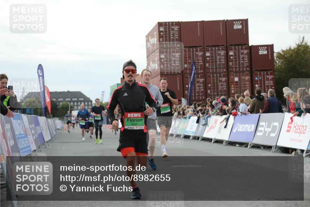 03.10.2025 - Köhlbrandbrückenlauf Yannick Fuchs http://msf.ph/oto/8982655 03.10.2025 16:05:20 Ziel 7207, 7403, 7422, 7473, 7643, 8099, 9127, 9421, 9422, 9475, 9592, 9627 meine-sportfotos.de