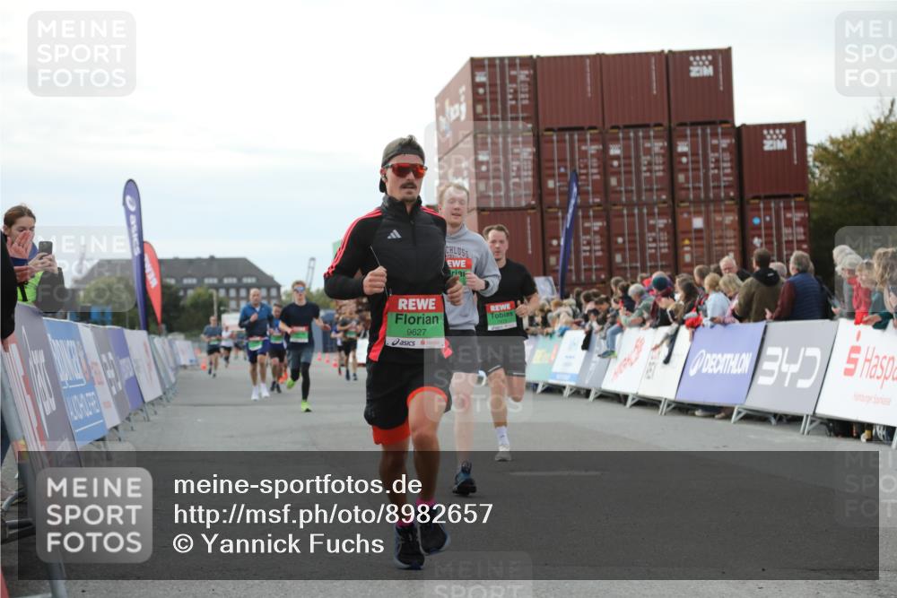 03.10.2025 - Köhlbrandbrückenlauf Yannick Fuchs http://msf.ph/oto/8982657 03.10.2025 16:05:21 Ziel 7403, 7422, 7473, 7643, 8099, 9127, 9421, 9422, 9475, 9499, 9592, 9627 meine-sportfotos.de