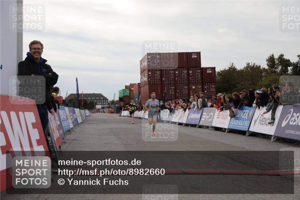 03.10.2025 - Köhlbrandbrückenlauf Yannick Fuchs http://msf.ph/oto/8982660 03.10.2025 15:49:04 Ziel 7011, 9662 meine-sportfotos.de