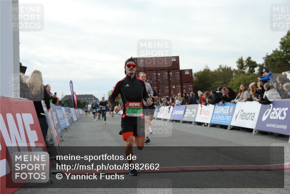03.10.2025 - Köhlbrandbrückenlauf Yannick Fuchs http://msf.ph/oto/8982662 03.10.2025 16:05:21 Ziel 7403, 7422, 7473, 7643, 8099, 9127, 9421, 9422, 9475, 9499, 9592, 9627 meine-sportfotos.de