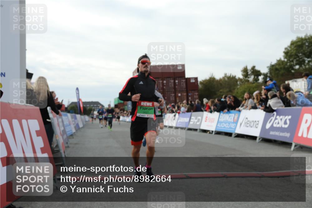 03.10.2025 - Köhlbrandbrückenlauf Yannick Fuchs http://msf.ph/oto/8982664 03.10.2025 16:05:21 Ziel 7403, 7422, 7473, 7643, 8099, 9127, 9421, 9422, 9475, 9499, 9592, 9627 meine-sportfotos.de