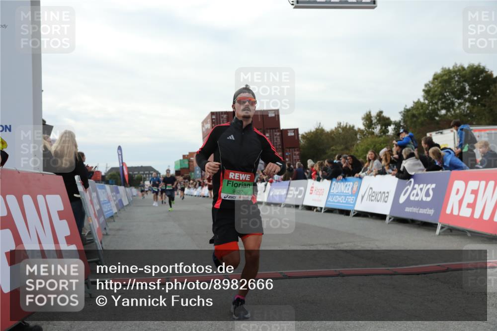 03.10.2025 - Köhlbrandbrückenlauf Yannick Fuchs http://msf.ph/oto/8982666 03.10.2025 16:05:22 Ziel 7241, 7422, 7473, 7643, 8099, 9127, 9421, 9422, 9475, 9499, 9627 meine-sportfotos.de