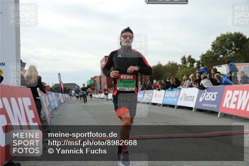 03.10.2025 - Köhlbrandbrückenlauf Yannick Fuchs http://msf.ph/oto/8982668 03.10.2025 16:05:22 Ziel 7241, 7422, 7473, 7643, 8099, 9127, 9421, 9422, 9475, 9499, 9627 meine-sportfotos.de