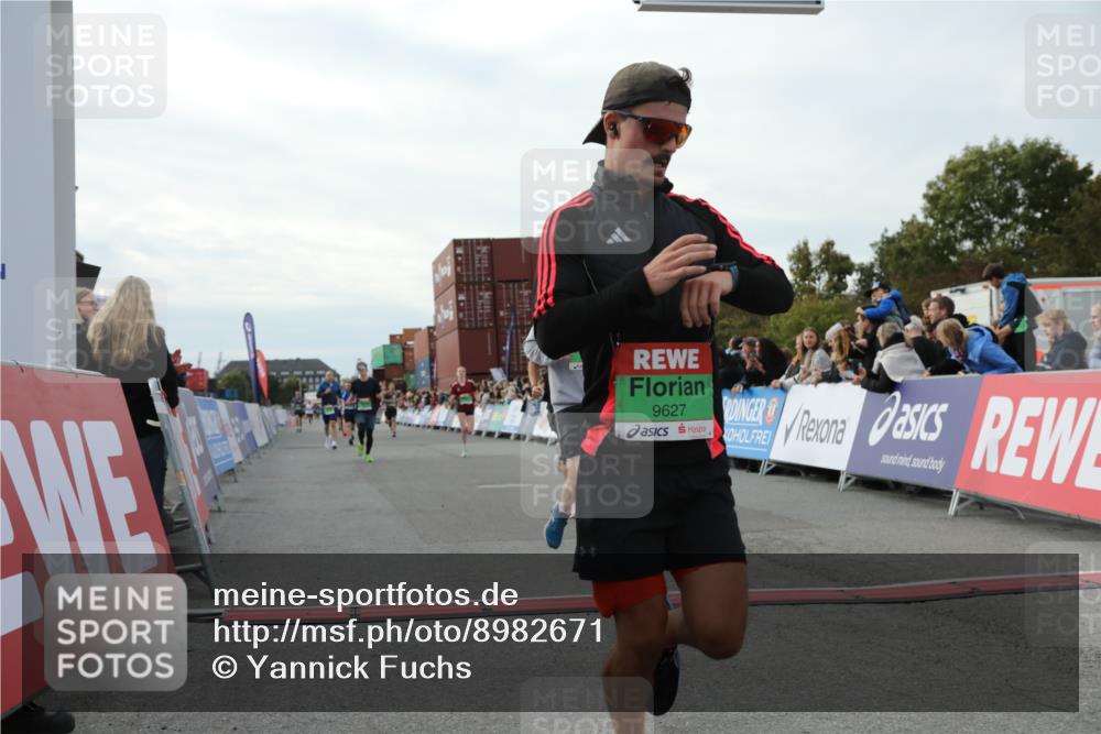 03.10.2025 - Köhlbrandbrückenlauf Yannick Fuchs http://msf.ph/oto/8982671 03.10.2025 16:05:22 Ziel 7241, 7422, 7473, 7643, 8099, 9127, 9421, 9422, 9475, 9499, 9627 meine-sportfotos.de