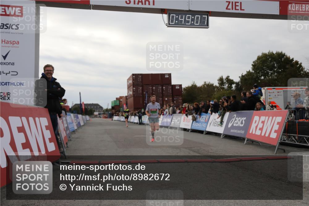 03.10.2025 - Köhlbrandbrückenlauf Yannick Fuchs http://msf.ph/oto/8982672 03.10.2025 15:49:05 Ziel 7011, 9662 meine-sportfotos.de
