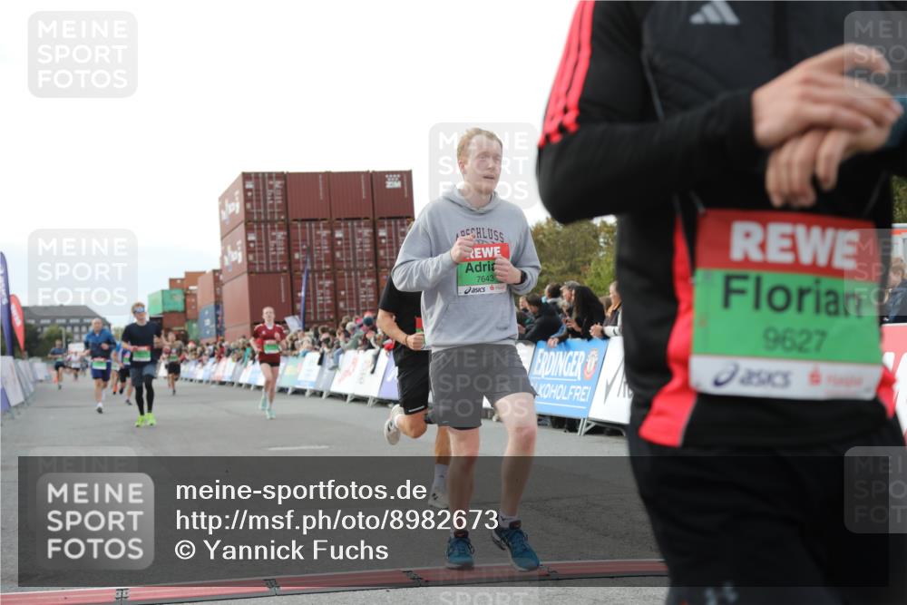 03.10.2025 - Köhlbrandbrückenlauf Yannick Fuchs http://msf.ph/oto/8982673 03.10.2025 16:05:22 Ziel 7241, 7422, 7473, 7643, 8099, 9127, 9421, 9422, 9475, 9499, 9627 meine-sportfotos.de