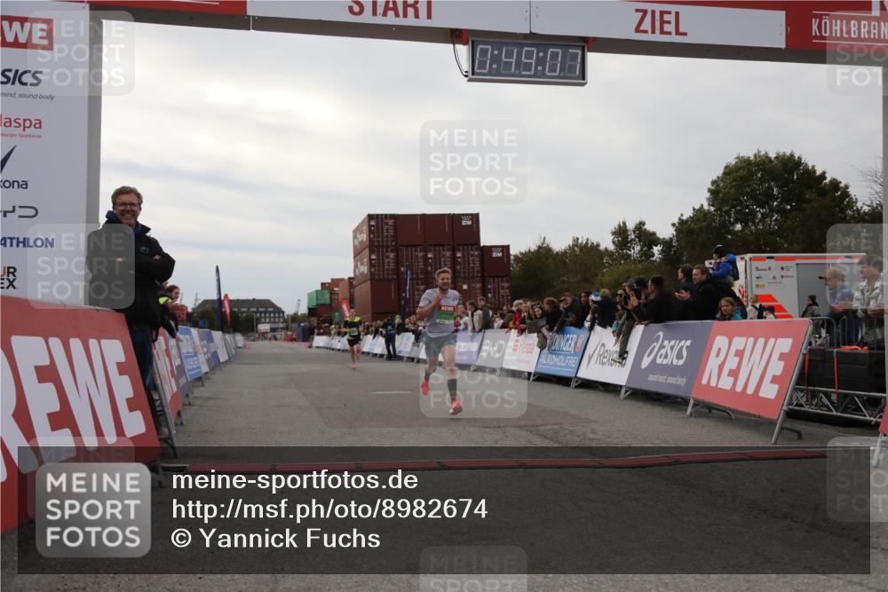 03.10.2025 - Köhlbrandbrückenlauf Yannick Fuchs http://msf.ph/oto/8982674 03.10.2025 15:49:05 Ziel 7011, 9662 meine-sportfotos.de