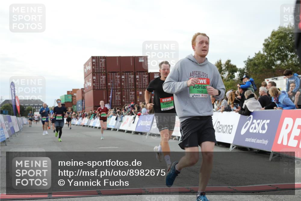 03.10.2025 - Köhlbrandbrückenlauf Yannick Fuchs http://msf.ph/oto/8982675 03.10.2025 16:05:23 Ziel 7241, 7422, 7473, 7643, 8099, 9127, 9421, 9422, 9475, 9499, 9627 meine-sportfotos.de
