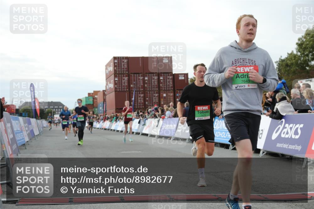 03.10.2025 - Köhlbrandbrückenlauf Yannick Fuchs http://msf.ph/oto/8982677 03.10.2025 16:05:23 Ziel 7241, 7422, 7473, 7643, 8099, 9127, 9421, 9422, 9475, 9499, 9627 meine-sportfotos.de
