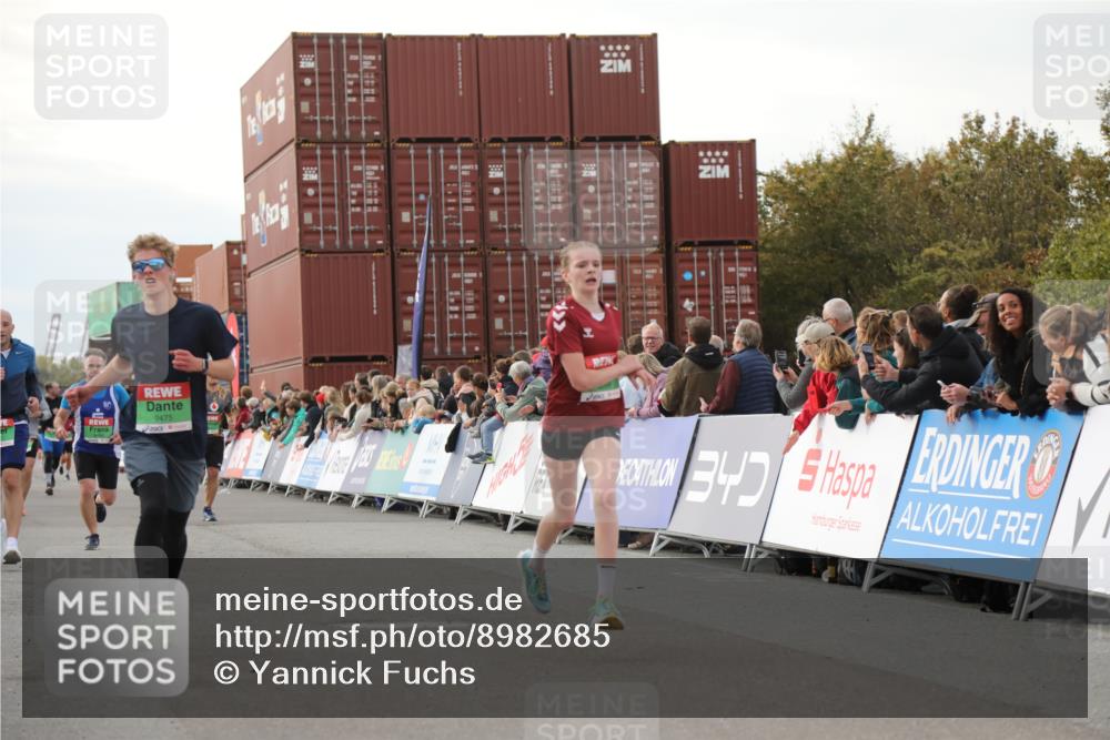 03.10.2025 - Köhlbrandbrückenlauf Yannick Fuchs http://msf.ph/oto/8982685 03.10.2025 16:05:24 Ziel 7241, 7473, 7643, 8099, 8199, 9127, 9475, 9499, 9627, 9669 meine-sportfotos.de