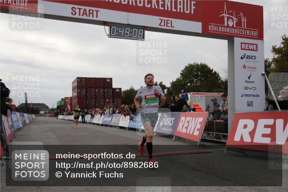 03.10.2025 - Köhlbrandbrückenlauf Yannick Fuchs http://msf.ph/oto/8982686 03.10.2025 15:49:06 Ziel 7011, 9662 meine-sportfotos.de