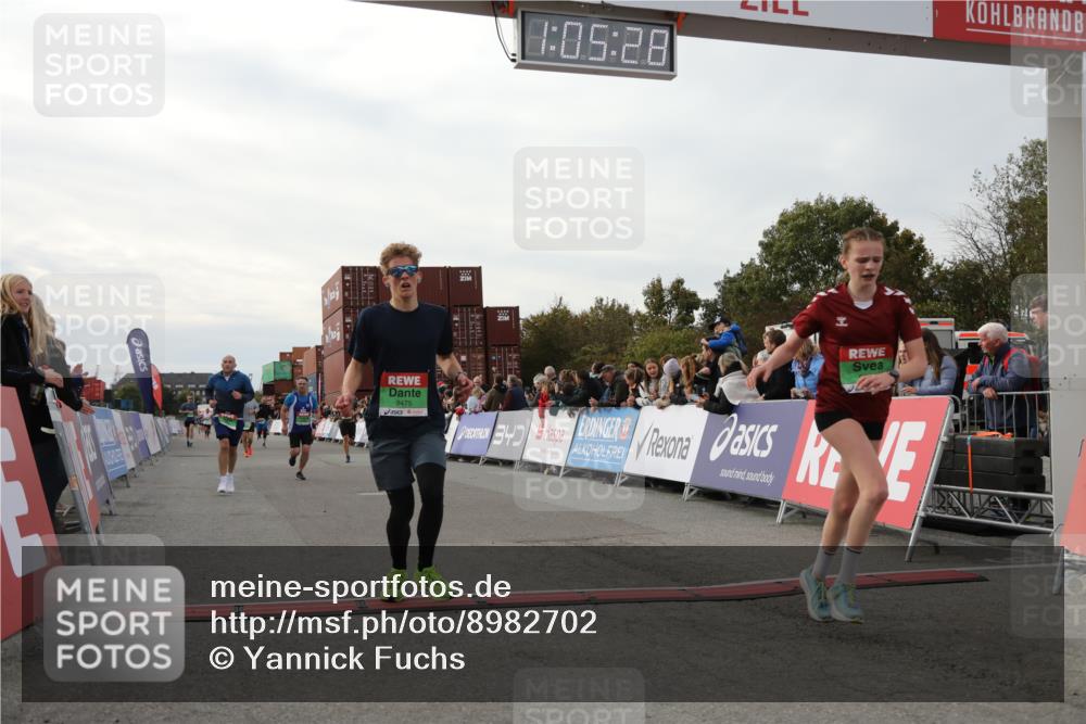 03.10.2025 - Köhlbrandbrückenlauf Yannick Fuchs http://msf.ph/oto/8982702 03.10.2025 16:05:26 Ziel 7241, 7473, 7643, 8099, 8199, 9127, 9299, 9475, 9499, 9669 meine-sportfotos.de