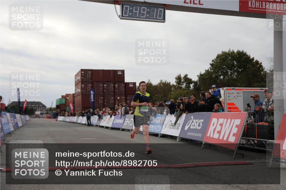 03.10.2025 - Köhlbrandbrückenlauf Yannick Fuchs http://msf.ph/oto/8982705 03.10.2025 15:49:08 Ziel 7011, 9662 meine-sportfotos.de