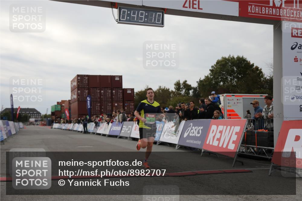 03.10.2025 - Köhlbrandbrückenlauf Yannick Fuchs http://msf.ph/oto/8982707 03.10.2025 15:49:09 Ziel 7011, 9662 meine-sportfotos.de