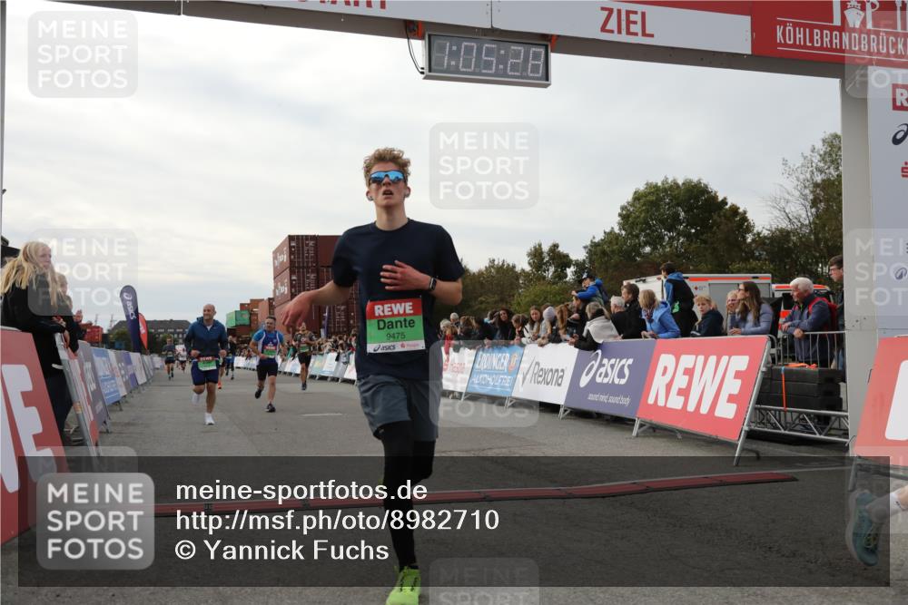 03.10.2025 - Köhlbrandbrückenlauf Yannick Fuchs http://msf.ph/oto/8982710 03.10.2025 16:05:27 Ziel 7241, 7473, 8099, 8199, 9127, 9299, 9475, 9499, 9669 meine-sportfotos.de
