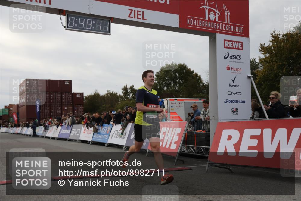03.10.2025 - Köhlbrandbrückenlauf Yannick Fuchs http://msf.ph/oto/8982711 03.10.2025 15:49:09 Ziel 7011, 9662 meine-sportfotos.de