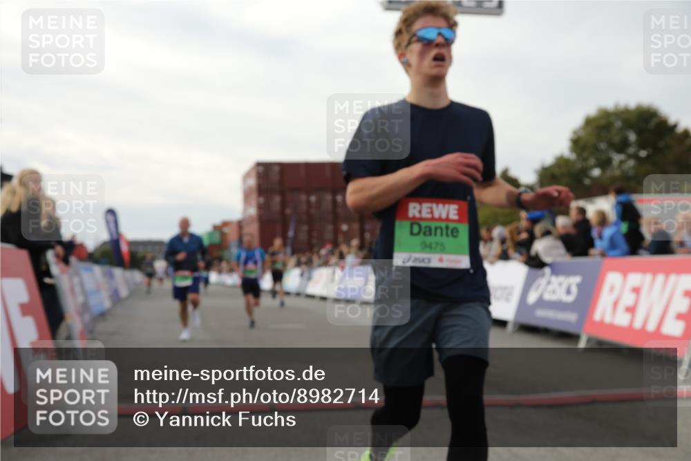 03.10.2025 - Köhlbrandbrückenlauf Yannick Fuchs http://msf.ph/oto/8982714 03.10.2025 16:05:27 Ziel 7241, 7473, 8099, 8199, 9127, 9299, 9475, 9499, 9669 meine-sportfotos.de