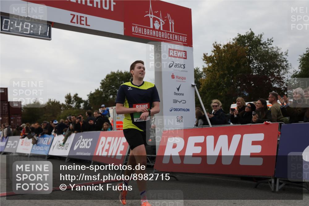 03.10.2025 - Köhlbrandbrückenlauf Yannick Fuchs http://msf.ph/oto/8982715 03.10.2025 15:49:09 Ziel 7011, 9662 meine-sportfotos.de