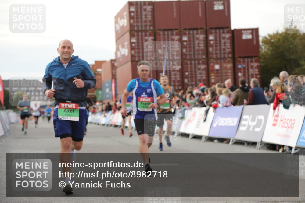 03.10.2025 - Köhlbrandbrückenlauf Yannick Fuchs http://msf.ph/oto/8982718 03.10.2025 16:05:28 Ziel 7241, 7546, 8099, 8199, 9127, 9299, 9475, 9499, 9669 meine-sportfotos.de