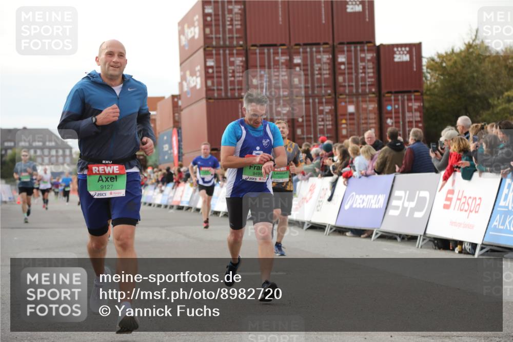 03.10.2025 - Köhlbrandbrückenlauf Yannick Fuchs http://msf.ph/oto/8982720 03.10.2025 16:05:28 Ziel 7241, 7546, 8099, 8199, 9127, 9299, 9475, 9499, 9669 meine-sportfotos.de