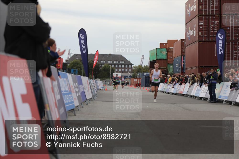 03.10.2025 - Köhlbrandbrückenlauf Yannick Fuchs http://msf.ph/oto/8982721 03.10.2025 15:49:31 Ziel 9617 meine-sportfotos.de