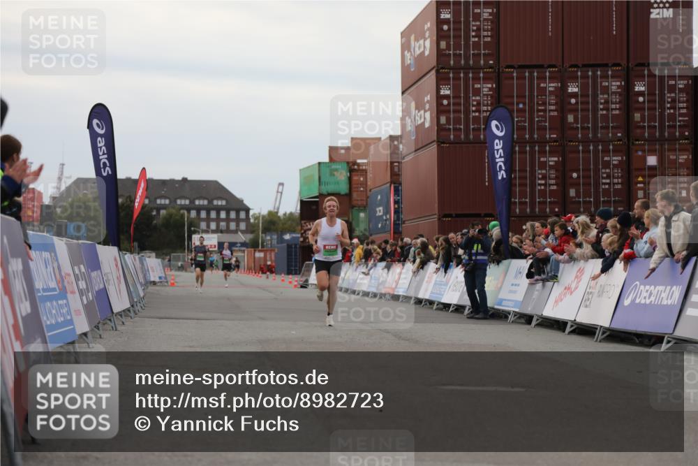 03.10.2025 - Köhlbrandbrückenlauf Yannick Fuchs http://msf.ph/oto/8982723 03.10.2025 15:49:32 Ziel 9617 meine-sportfotos.de