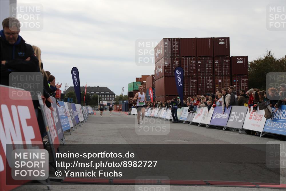 03.10.2025 - Köhlbrandbrückenlauf Yannick Fuchs http://msf.ph/oto/8982727 03.10.2025 15:49:33 Ziel 9617 meine-sportfotos.de