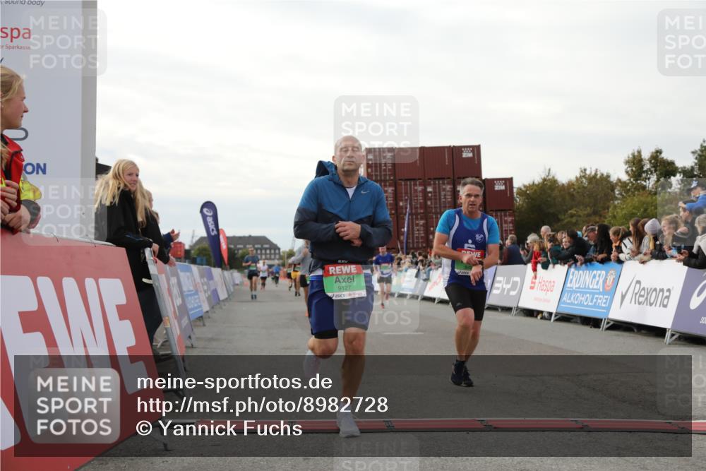 03.10.2025 - Köhlbrandbrückenlauf Yannick Fuchs http://msf.ph/oto/8982728 03.10.2025 16:05:29 Ziel 7241, 7394, 7546, 8099, 8199, 9127, 9299, 9317, 9475, 9499, 9669 meine-sportfotos.de
