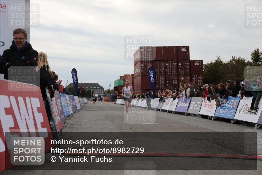 03.10.2025 - Köhlbrandbrückenlauf Yannick Fuchs http://msf.ph/oto/8982729 03.10.2025 15:49:34 Ziel 9617 meine-sportfotos.de