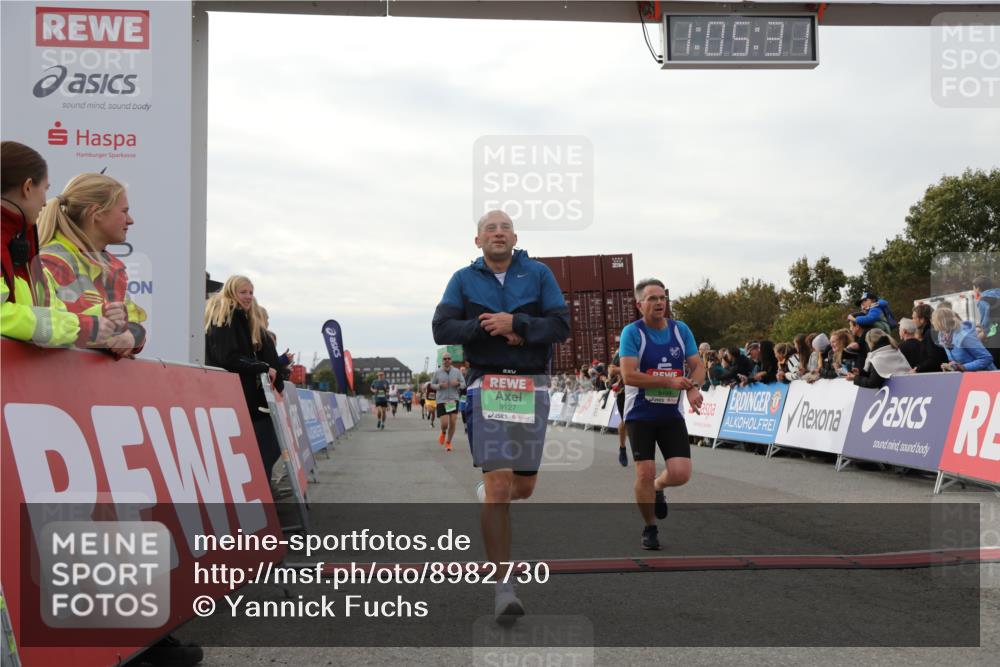 03.10.2025 - Köhlbrandbrückenlauf Yannick Fuchs http://msf.ph/oto/8982730 03.10.2025 16:05:29 Ziel 7241, 7394, 7546, 8099, 8199, 9127, 9299, 9317, 9475, 9499, 9669 meine-sportfotos.de