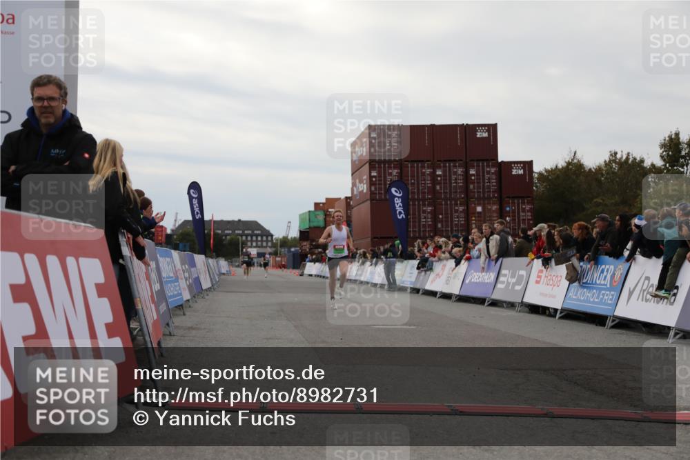 03.10.2025 - Köhlbrandbrückenlauf Yannick Fuchs http://msf.ph/oto/8982731 03.10.2025 15:49:34 Ziel 9617 meine-sportfotos.de