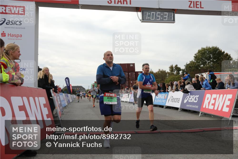 03.10.2025 - Köhlbrandbrückenlauf Yannick Fuchs http://msf.ph/oto/8982732 03.10.2025 16:05:29 Ziel 7241, 7394, 7546, 8099, 8199, 9127, 9299, 9317, 9475, 9499, 9669 meine-sportfotos.de
