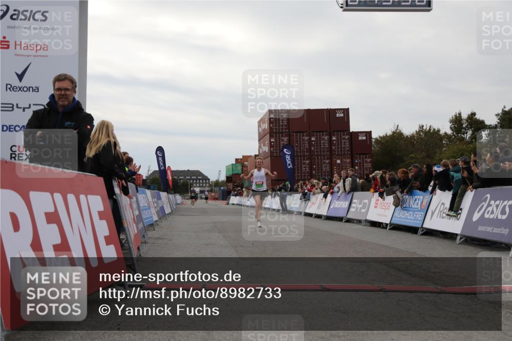 03.10.2025 - Köhlbrandbrückenlauf Yannick Fuchs http://msf.ph/oto/8982733 03.10.2025 15:49:35 Ziel 9617 meine-sportfotos.de