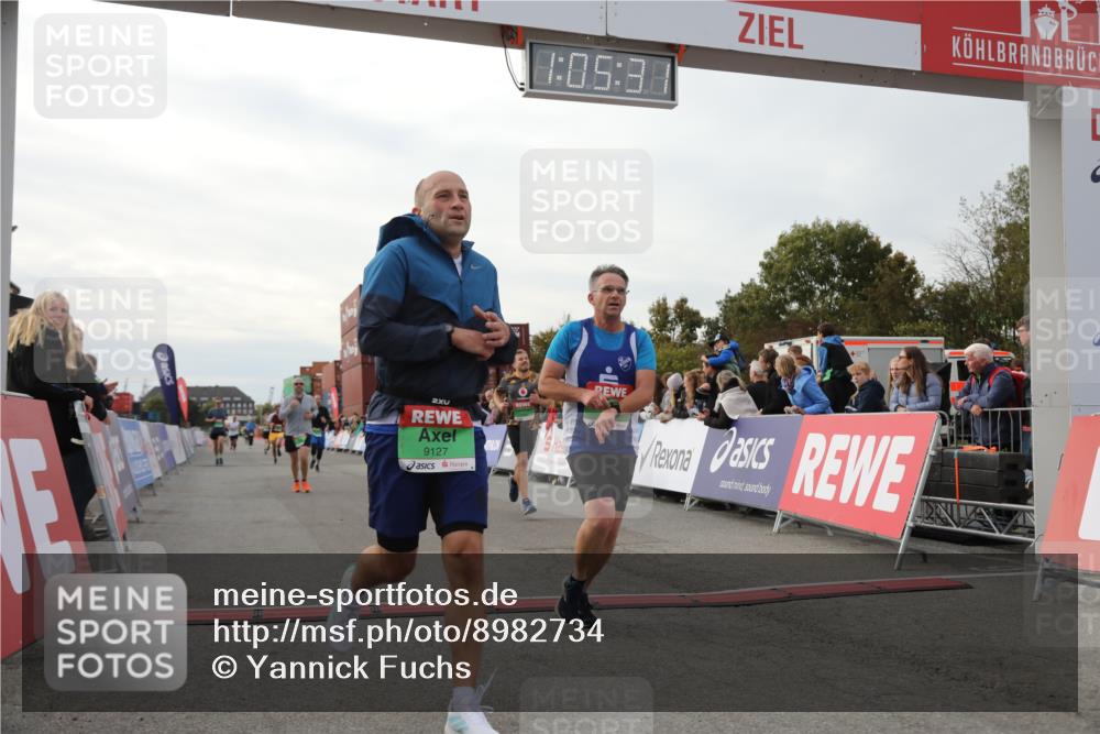 03.10.2025 - Köhlbrandbrückenlauf Yannick Fuchs http://msf.ph/oto/8982734 03.10.2025 16:05:29 Ziel 7241, 7394, 7546, 8099, 8199, 9127, 9299, 9317, 9475, 9499, 9669 meine-sportfotos.de
