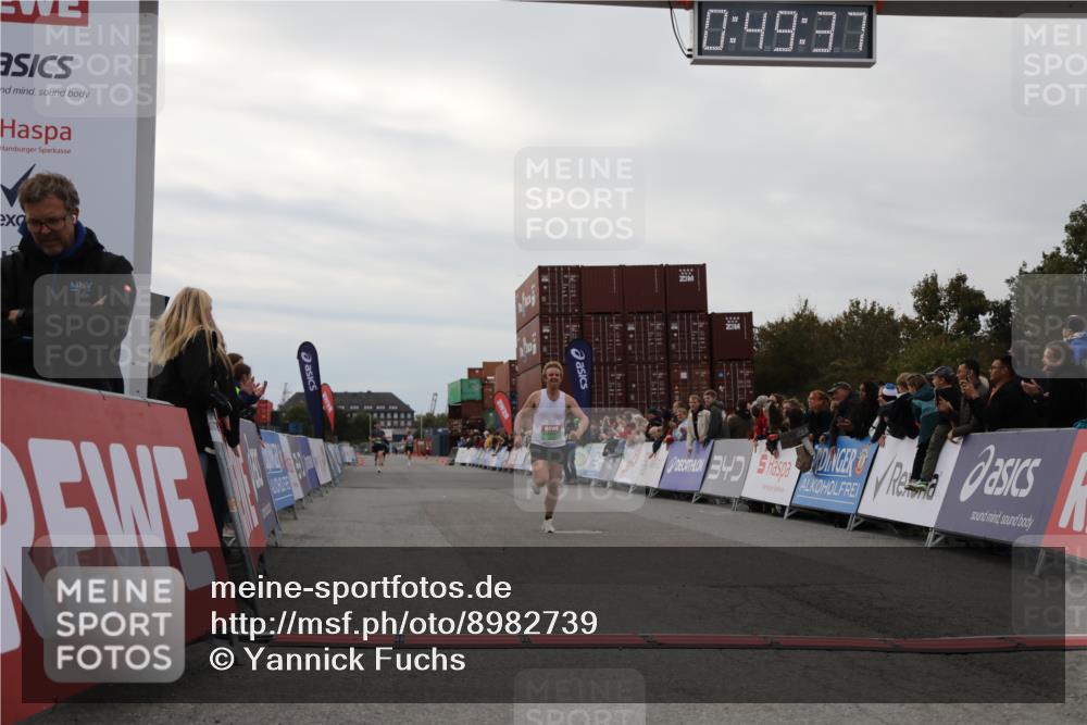 03.10.2025 - Köhlbrandbrückenlauf Yannick Fuchs http://msf.ph/oto/8982739 03.10.2025 15:49:35 Ziel 9617 meine-sportfotos.de