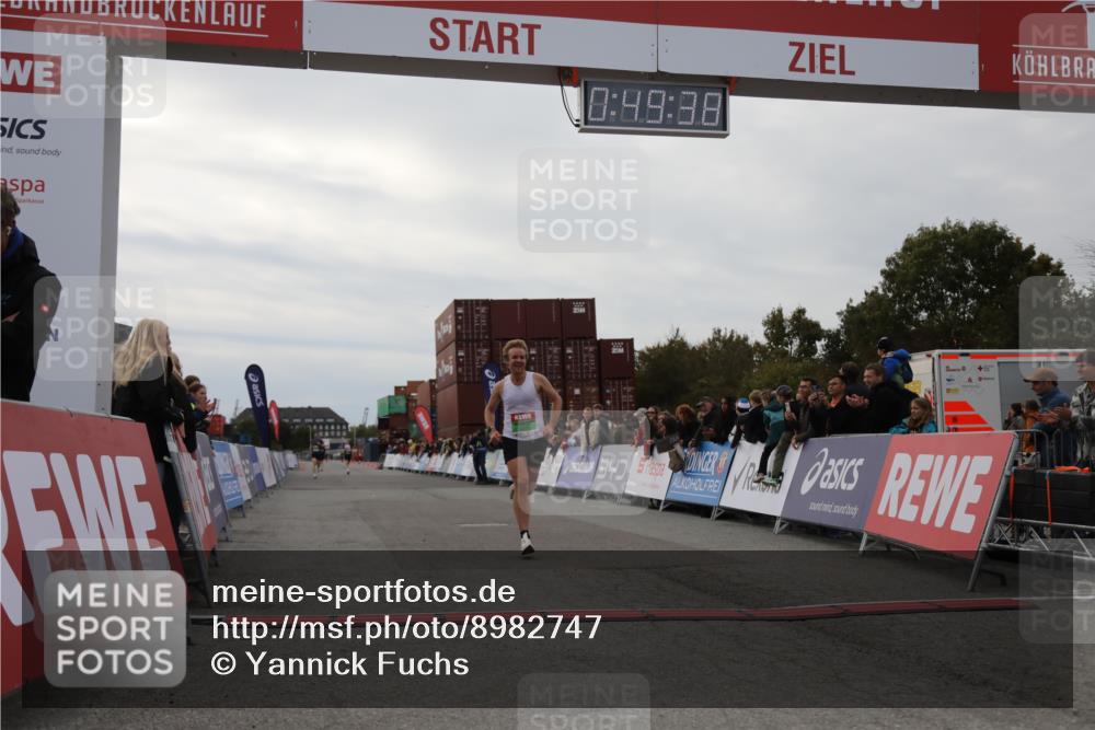 03.10.2025 - Köhlbrandbrückenlauf Yannick Fuchs http://msf.ph/oto/8982747 03.10.2025 15:49:36 Ziel 7021, 9617 meine-sportfotos.de