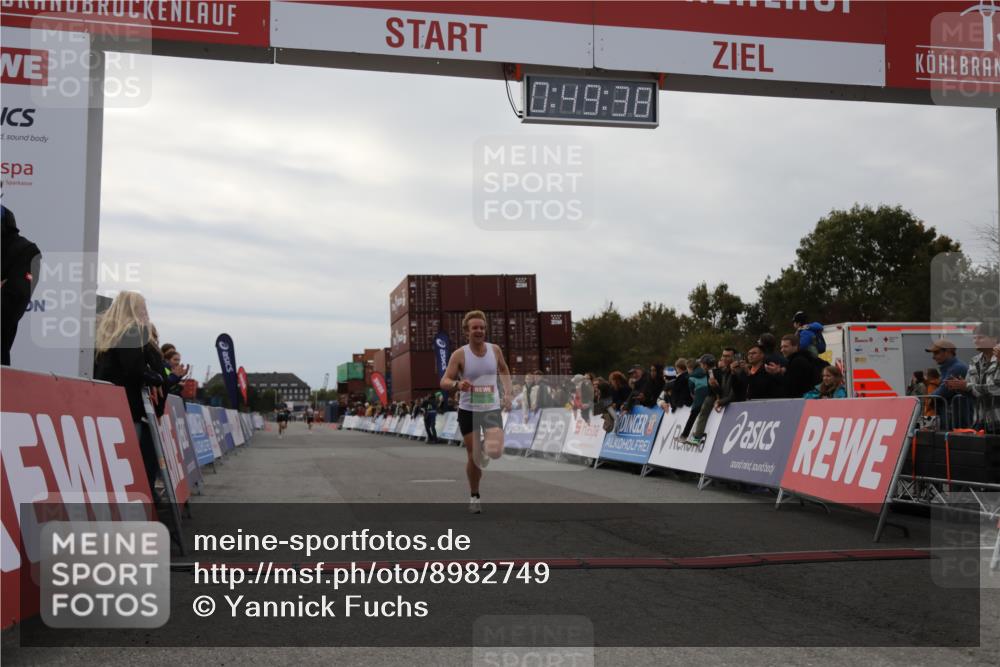 03.10.2025 - Köhlbrandbrückenlauf Yannick Fuchs http://msf.ph/oto/8982749 03.10.2025 15:49:36 Ziel 7021, 9617 meine-sportfotos.de