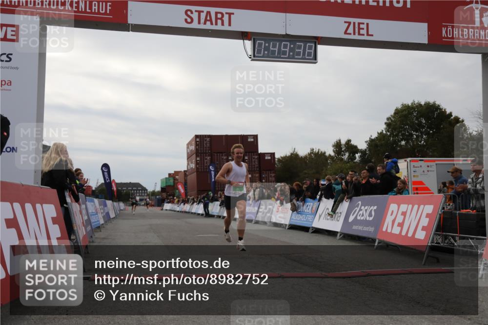 03.10.2025 - Köhlbrandbrückenlauf Yannick Fuchs http://msf.ph/oto/8982752 03.10.2025 15:49:36 Ziel 7021, 9617 meine-sportfotos.de
