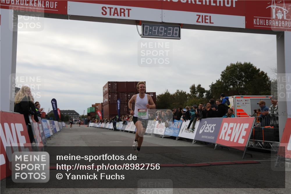 03.10.2025 - Köhlbrandbrückenlauf Yannick Fuchs http://msf.ph/oto/8982756 03.10.2025 15:49:37 Ziel 7021, 9617 meine-sportfotos.de