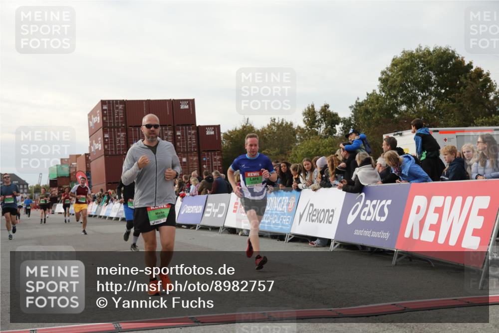 03.10.2025 - Köhlbrandbrückenlauf Yannick Fuchs http://msf.ph/oto/8982757 03.10.2025 16:05:32 Ziel 7031, 7151, 7213, 7241, 7394, 7546, 8199, 9127, 9299, 9317, 9499, 9669 meine-sportfotos.de